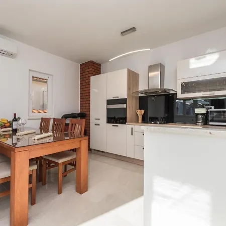 Amazing In With Wifi&3 Bedrooms Vakantiehuis Vrsi